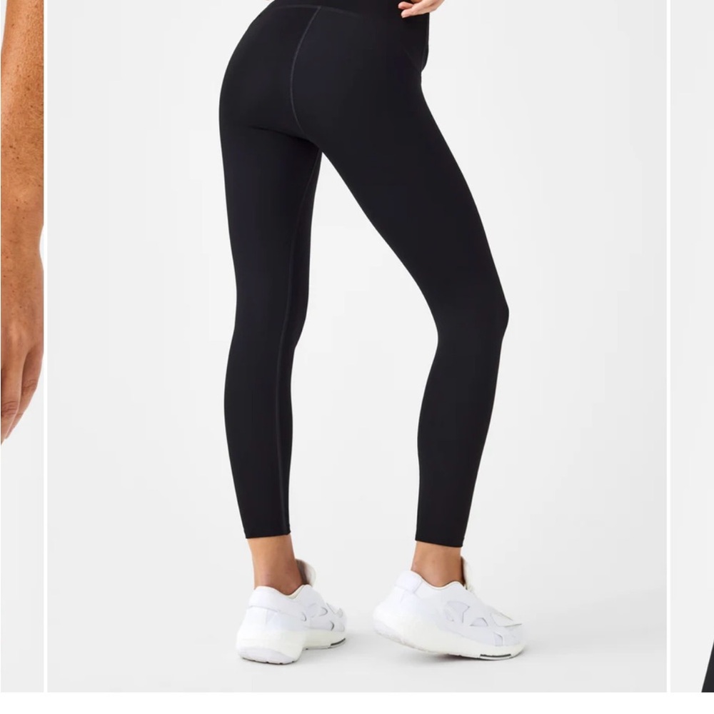 Spanx SPANXshape Booty Boost 7/8 leggings
Very Black
Size XL